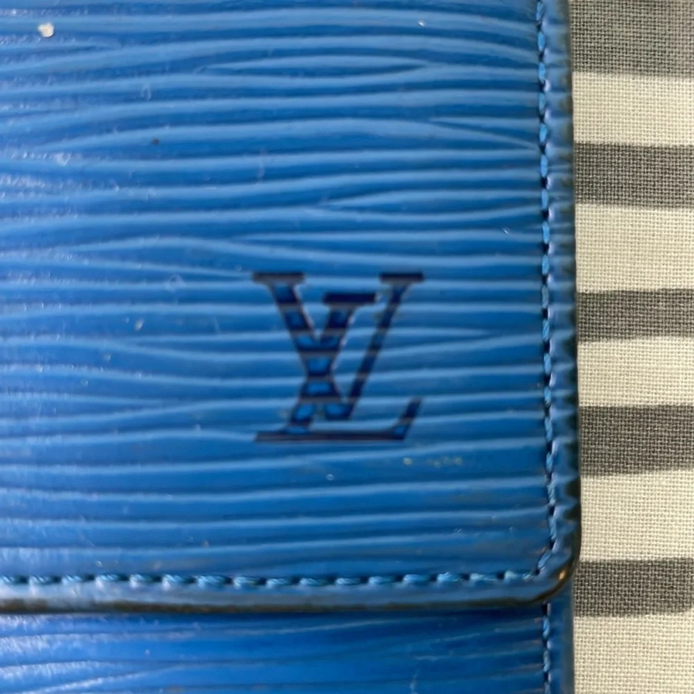 Louis Vuitton Blue Epi Snap close bi fold wallet in great vintage condition - Picture 3 of 15